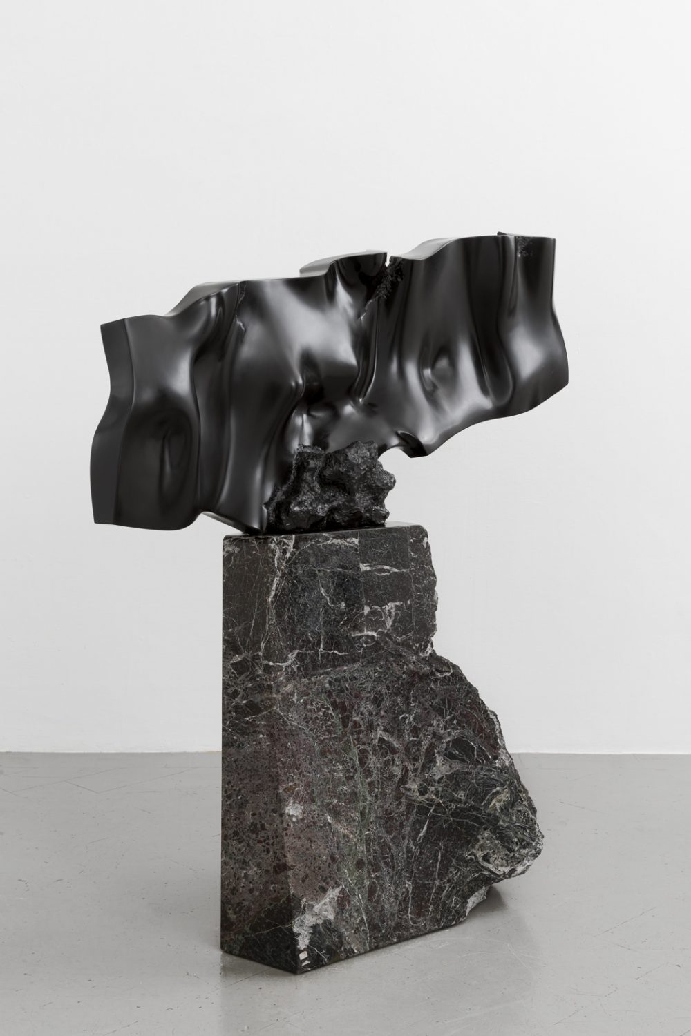 Giò Pomodoro
Folla, 1992
“GP” Monogram is imprinted on the marble base
Black Belgian marble - base in Levanto red
150 x 135 x 30 cm
59 x 53 1/8 x 11 3/4 in