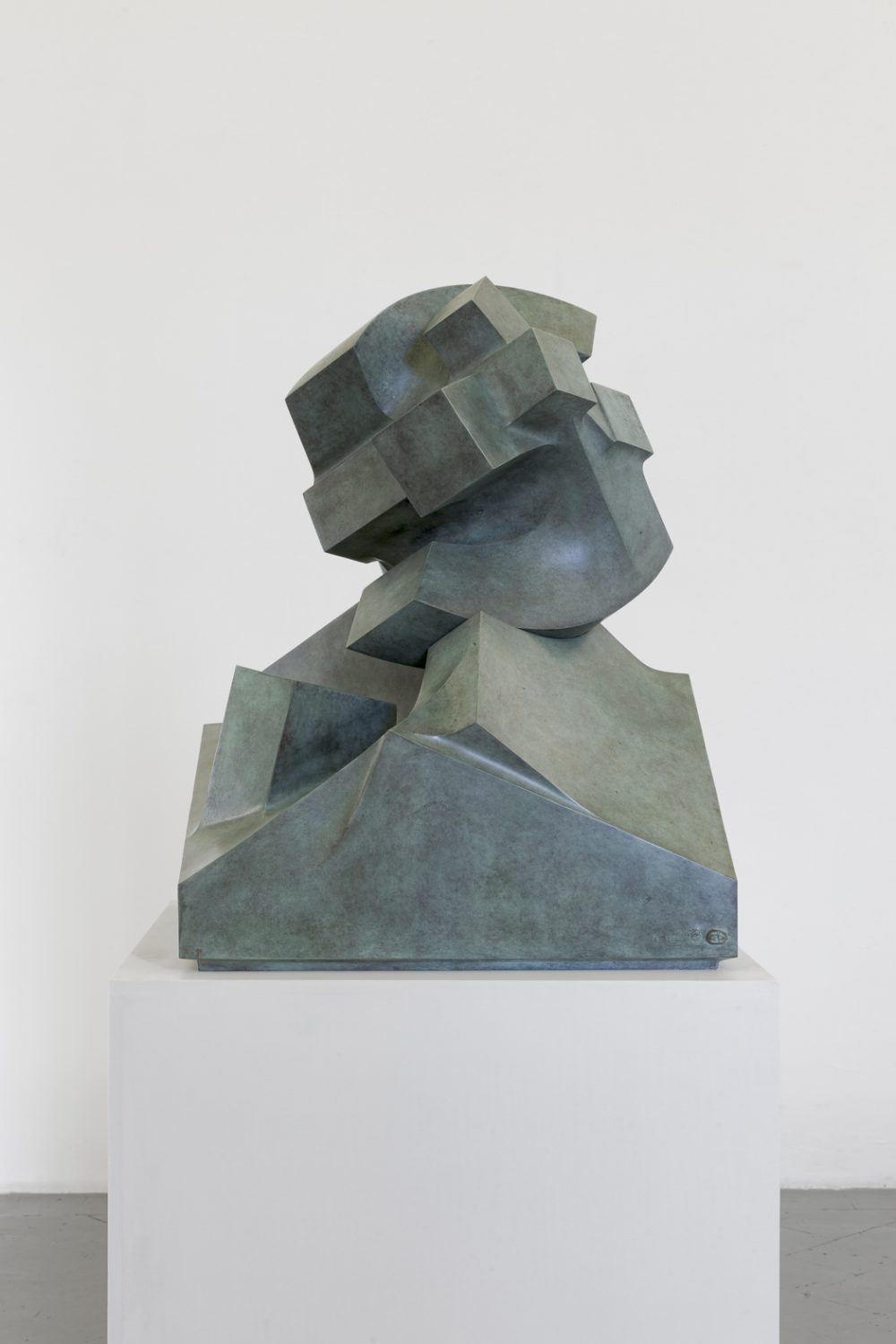 Giò Pomodoro
Sole tornante , 1986
“GP” Monogram, Foundry stamp and year on imprinted on the bronze
Green Bronze
84 x 65 x 65 cm
33 1/8 x 25 5/8 x 25 5/8 in
Edition 2 of 3 plus 2 AP